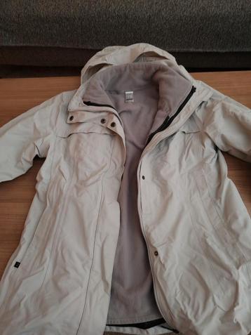 Decathlon Forclaz Jas beschikbaar voor biedingen