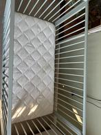 Ledikant groen bobita met matras in zeer nette staat, Ophalen of Verzenden, Zo goed als nieuw, Minder dan 140 cm, Matras