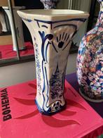 Delfts blauw vaas, Huis en Inrichting, Woonaccessoires | Vazen, Blauw, Aardewerk of Porselein, Ophalen of Verzenden, Zo goed als nieuw