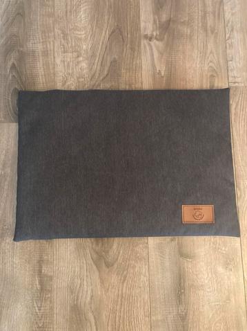 Benchkussen beschikbaar voor biedingen