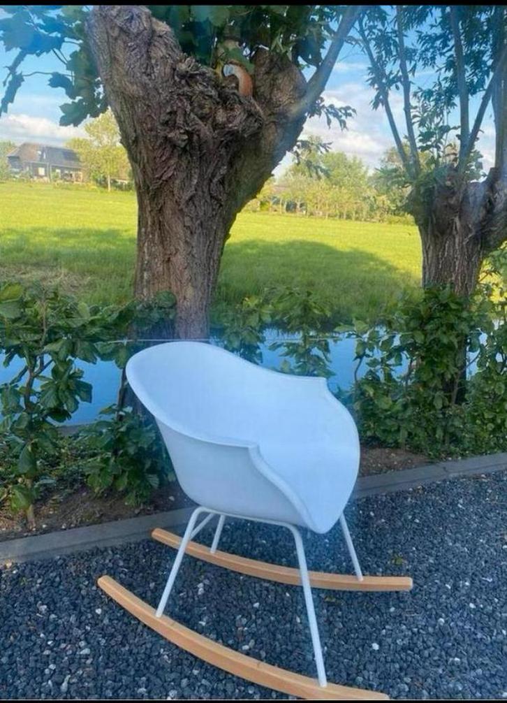 Kave Home Schommelstoel - Wit - Kunststof stoel LOODS 5, Huis en Inrichting, Stoelen, Zo goed als nieuw, Eén, Hout, Kunststof