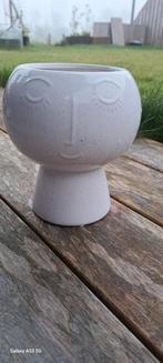 Mica Bloempot/vaas met gezicht, Huis en Inrichting, Wit, Aardewerk of Porselein, Ophalen of Verzenden, Zo goed als nieuw