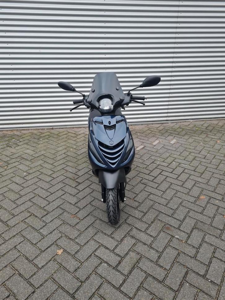 Piaggio zip, Fietsen en Brommers, Scooters | Piaggio, Zo goed als nieuw, Zip, Benzine, Ophalen of Verzenden