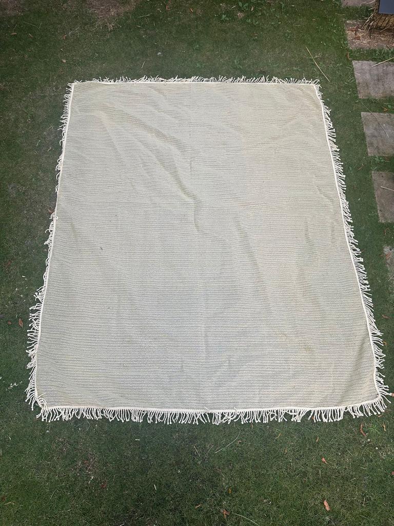 Crème Kleed met Franjes buiten anti slip, 100 tot 150 cm, Wit, Ophalen of Verzenden, Zo goed als nieuw