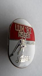 Assen WK schaatsen 1982 ijsbaan Drenthe speld, geëmailleerd, Verzamelen, Speldjes, Pins en Buttons, Verzenden, Gebruikt, Merk