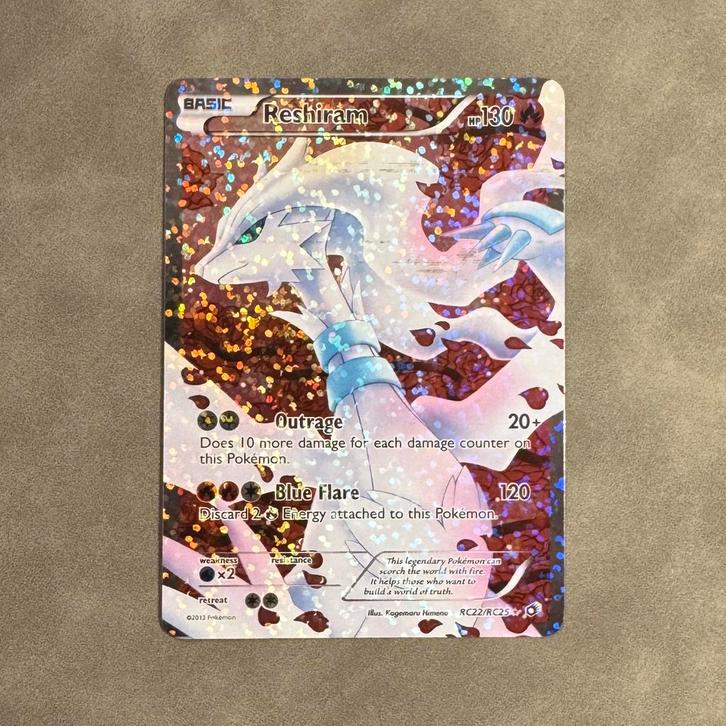 Pokémon Reshiram RC22/RC25 Radiant Collection, Hobby en Vrije tijd, Verzamelkaartspellen | Pokémon, Zo goed als nieuw, Ophalen of Verzenden