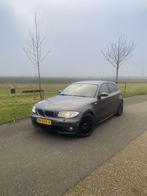 BMW 1-Serie 2.0 118I AUT 2005 Grijs, Auto's, 1995 cc, Zwart, 129 pk, Xenon verlichting