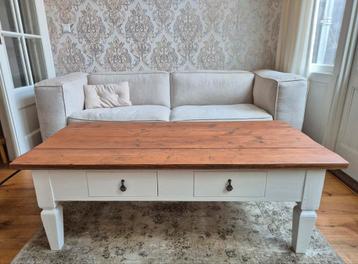 Landelijke salontafel beschikbaar voor biedingen