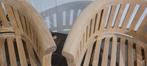 Licht vergrijsde teak tuinstoelen - Showmodel opruiming!, Ophalen, Zo goed als nieuw, Teakhout