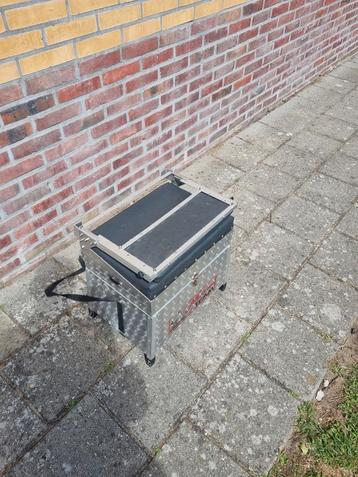 Albatros Team Viskist met Zitgedeelte beschikbaar voor biedingen