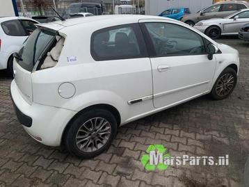 Zijpaneel rechts-achter van een Fiat Punto (296) beschikbaar voor biedingen