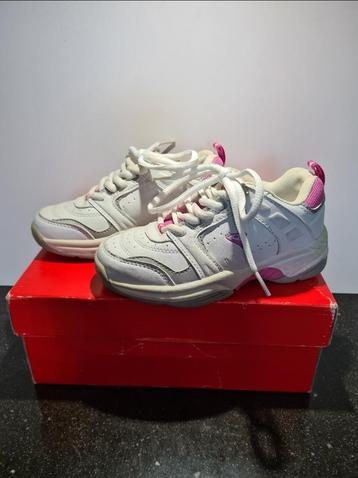 Kinder sportschoenen – maat 28  beschikbaar voor biedingen