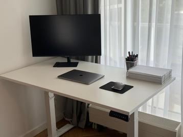 Adjustable Desk White 140x80cm beschikbaar voor biedingen