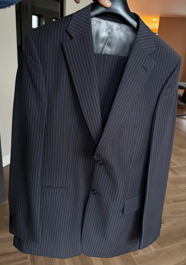 2-delig Stones Krijtstreep Kostuum - Donkergrijs, Kleding | Heren, Kostuums en Colberts, Zo goed als nieuw, Maat 52/54 (L), Grijs