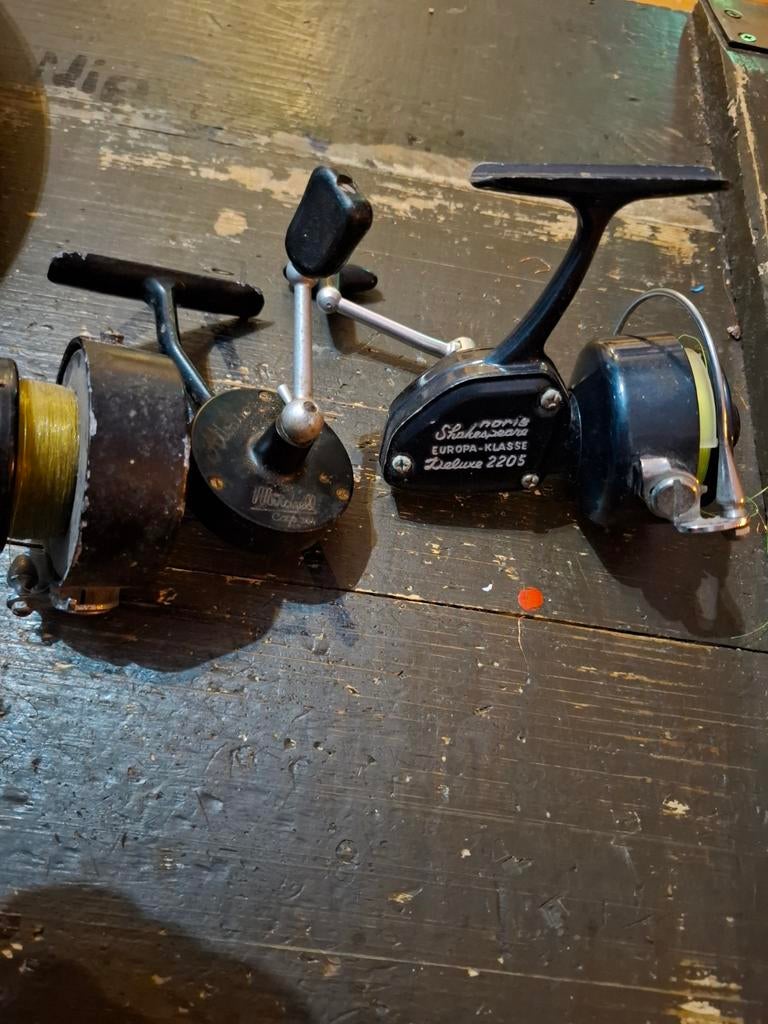 Twee vintage vismolens: Mitchell en Shakespeare, Watersport en Boten, Hengelsport | Karpervissen, Gebruikt, Molen, Ophalen