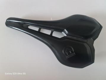 Racefiets zadel Falcon Pro beschikbaar voor biedingen