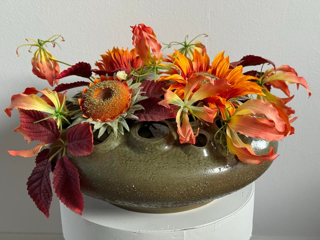 Villa Pottery Luimes & Luimes Vaas met Zijden Bloemen, Huis en Inrichting, Woonaccessoires | Vazen, Ophalen, Overige kleuren, Aardewerk of Porselein