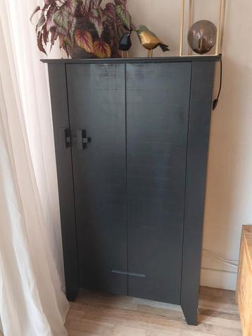 Zwarte houten kast - woood Gijs beschikbaar voor biedingen