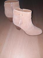 Piure suede enkellaarsjes maat 40 - beige, Beige, Lage of Enkellaarzen, Ophalen of Verzenden, Zo goed als nieuw