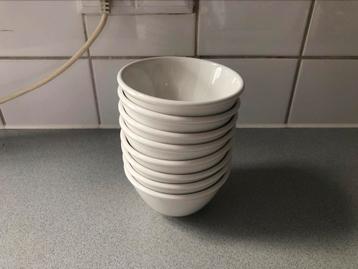 Dip/saus bakjes wit beschikbaar voor biedingen