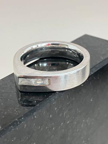 Zilveren ring, mooi ontwerp beschikbaar voor biedingen