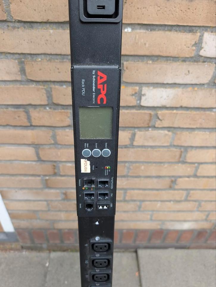 APC by Schneider Electric Rack PDU AP8959EU3 – Metered-by-Ou, Computers en Software, Netwerk switches, Zo goed als nieuw, Ophalen