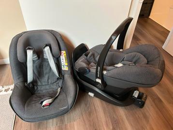 Nette set Maxi Cosi Pebble Plus, 2way Pearl, Fix + hoezen beschikbaar voor biedingen