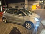 Toyota Yaris 1.3 Vvt-i 5DR Automaat Keyless 2007 Grijs, Auto's, 750 kg, 4 cilinders, Origineel Nederlands, Yaris