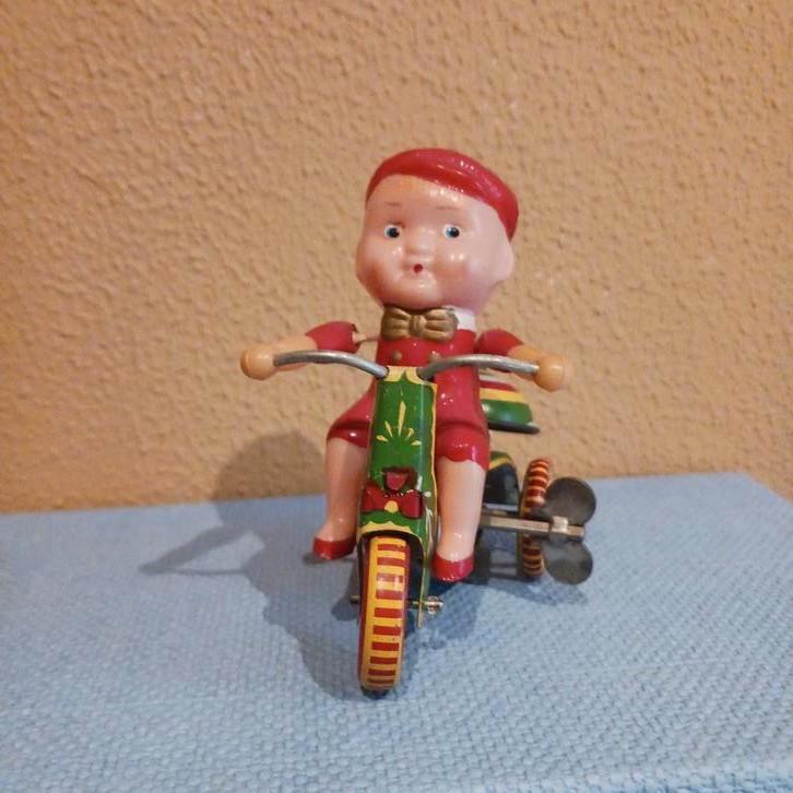 Jaren '60 blikken fietsje met jongetje en grote bel achterop, Antiek en Kunst, Antiek | Speelgoed, Ophalen of Verzenden