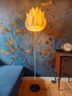 Staande vloerlamp Knappa Tulpan., Huis en Inrichting, Lampen | Vloerlampen, Ophalen, Gebruikt, 150 tot 200 cm