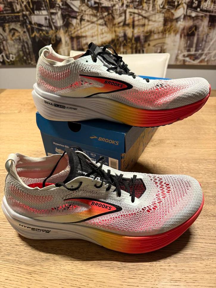Brooks Hyperion Elite 4 Carbon hardloopschoenen, Sport en Fitness, Loopsport en Atletiek, Zo goed als nieuw, Hardloopschoenen