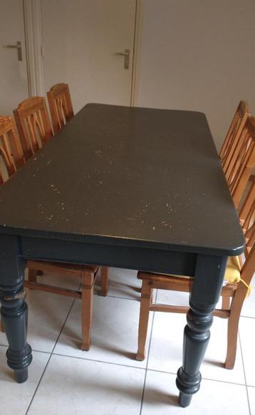 eettafel met 6 stoelen beschikbaar voor biedingen