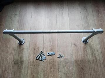 Optrekstang pull up bar, 100 cm breed, met bevestiging beschikbaar voor biedingen
