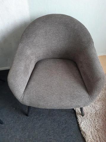 Taupe Bruine Stoel beschikbaar voor biedingen