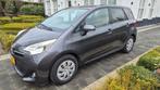 Toyota Verso-S 1.3 Vvt-i 2011 Grijs, Auto's, Toyota, Voorwielaandrijving, Stof, Zwart, 4 cilinders