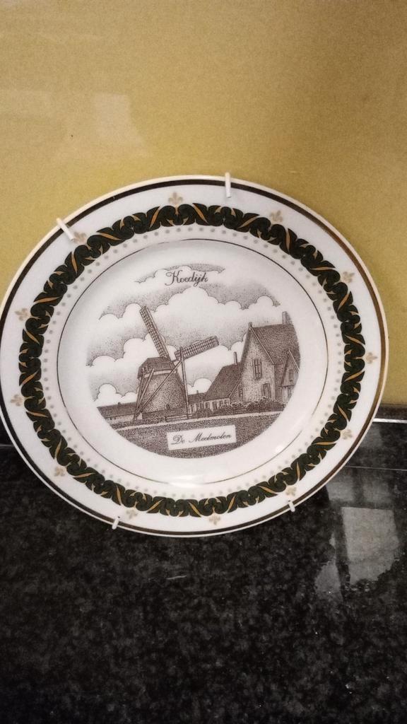 6 porseleinen borden  met afbeeldingen  van Koedijk, Antiek en Kunst, Antiek | Wandborden en Tegels, Ophalen of Verzenden