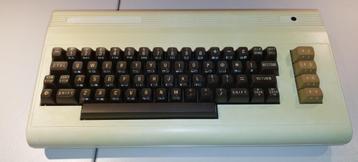 VIC 20 met voeding, datassette, videokabeltje en game. beschikbaar voor biedingen