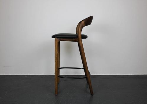 Artisan Neva Light bar chairs, 65 cm, Europees walnoot, zwar, Huis en Inrichting, Barkrukken, Nieuw, Hout, Ophalen
