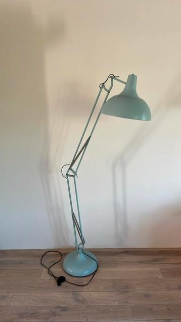 Leuke turquoise kleur vloerlamp / lamp   beschikbaar voor biedingen