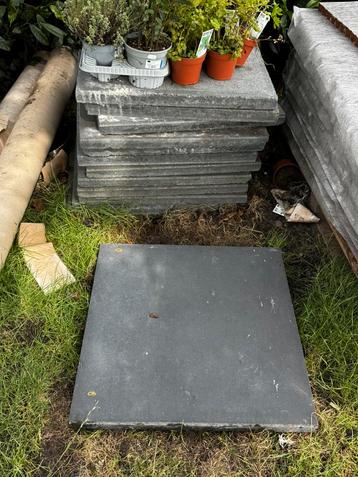 Betontegels 60x60 antraciet gratis beschikbaar voor biedingen