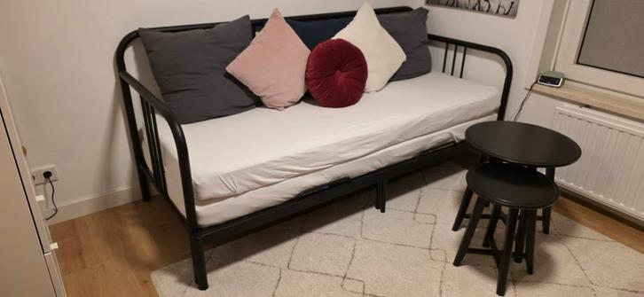 Stijlvol zwart metalen bedframe met matrassen Fyresdal, Huis en Inrichting, Slaapkamer | Bedden, Zo goed als nieuw, Eenpersoons