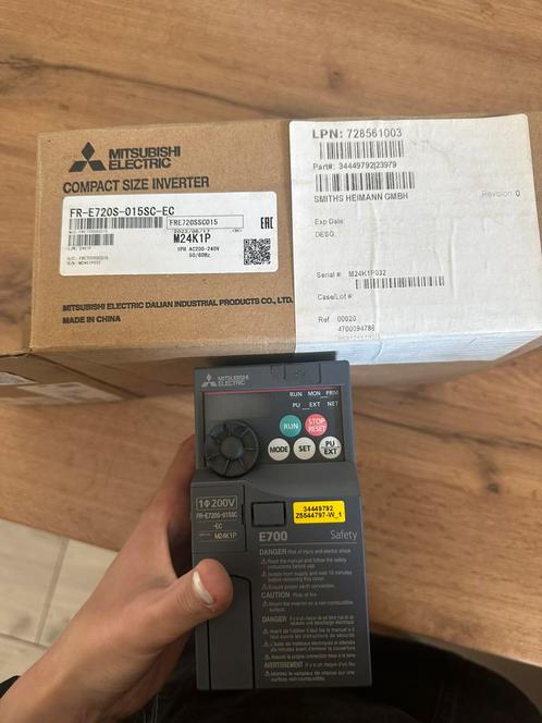 Mitsubishi Electric FR-E720S-015SC-EC Frequentieregelaar, Hobby en Vrije tijd, Elektronica-componenten, Zo goed als nieuw, Ophalen of Verzenden