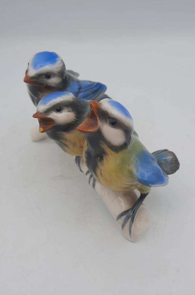 Drie Koolmeesjes op een Tak – Porseleinen Beeld – Goebel, Verzamelen, Beelden en Beeldjes, Zo goed als nieuw, Dier, Ophalen of Verzenden