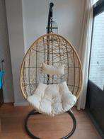 Beige hangstoel met standaard, Huis en Inrichting, Stoelen, Ophalen, Gebruikt, Overige kleuren, Riet of Rotan