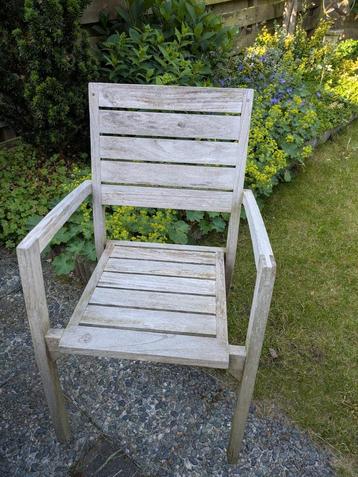 Mooie houten tuinstoelen (6) beschikbaar voor biedingen