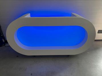 Nieuwe dj booth ovaal beschikbaar voor biedingen