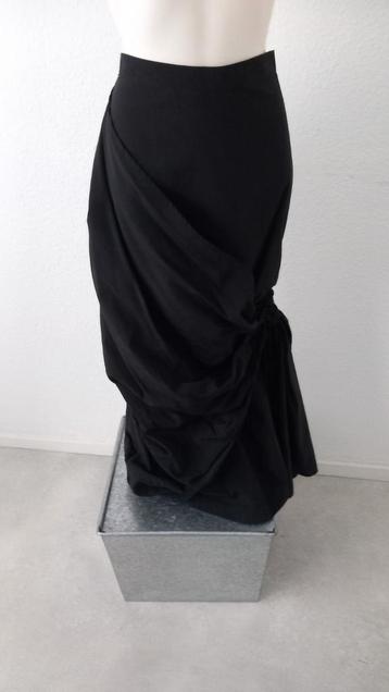 Chique, Design zwart rok,  drapperie, L PAS de Quoi Paris.

 beschikbaar voor biedingen
