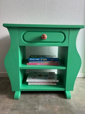 Groen Nachtkastje/Boekenkastje met Bloemenknop beschikbaar voor biedingen
