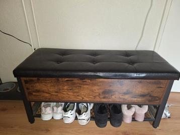 Schoenen bankje , gratis ophalen!! beschikbaar voor biedingen