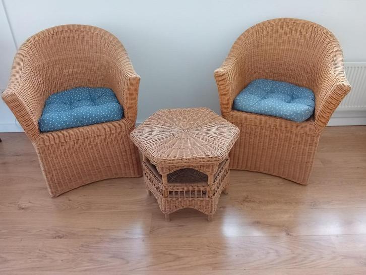 rotan stoelen en tafel, Huis en Inrichting, Stoelen, Zo goed als nieuw, Twee, Riet of Rotan, Bruin, Ophalen